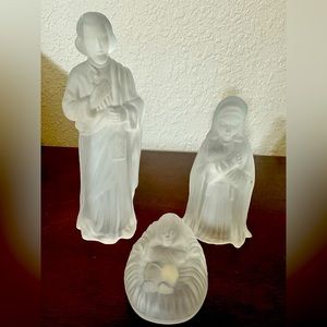 Christmas Nativity frosted glass set vintage. Mary, Joseph and Jesus In Manger